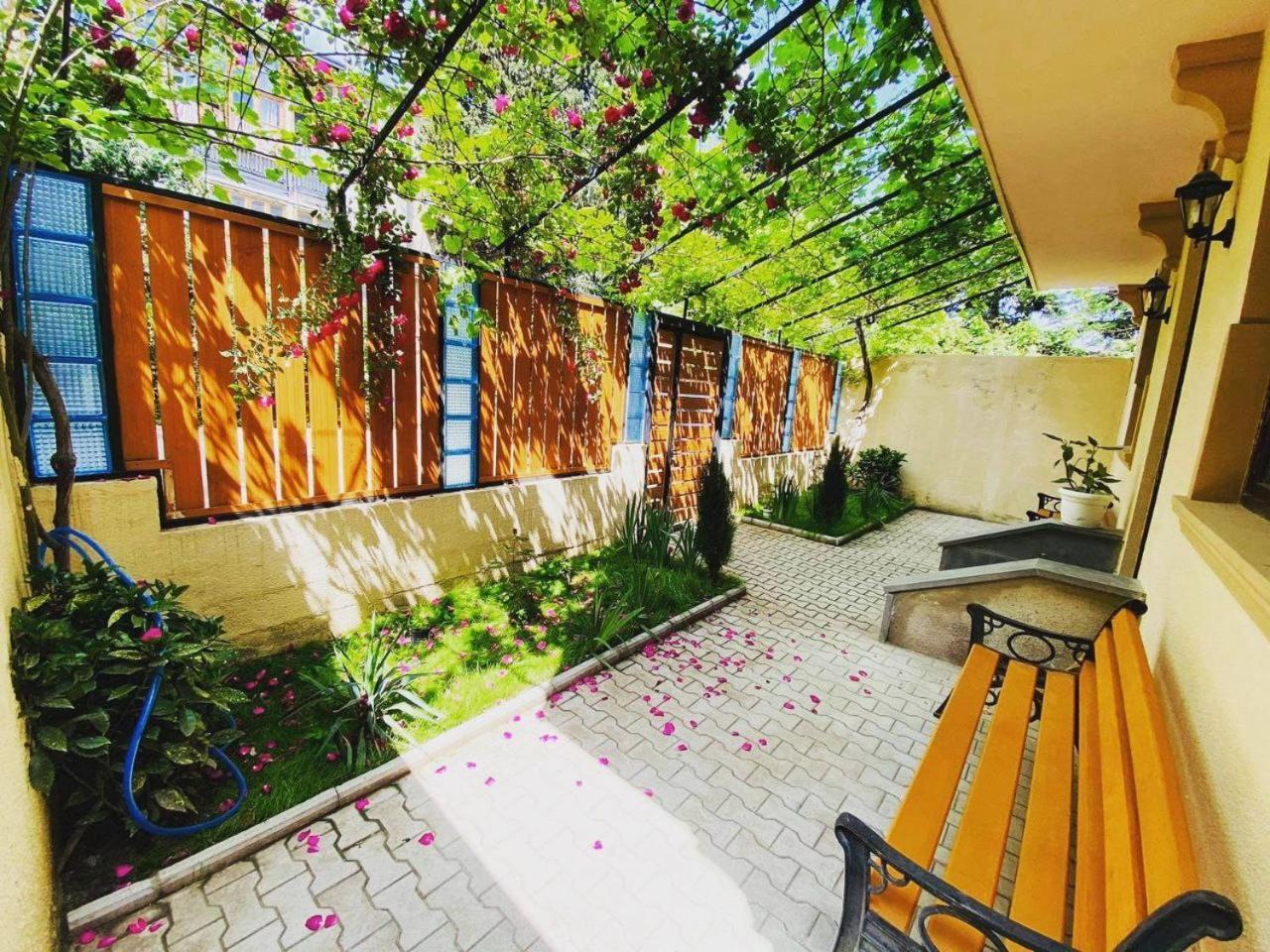Hotel "Tbilisi Tales" In The Heart Of The Old City Buitenkant foto