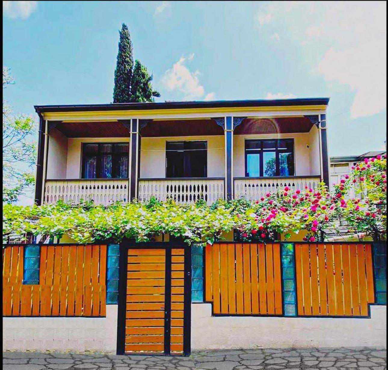 Hotel "Tbilisi Tales" In The Heart Of The Old City Buitenkant foto